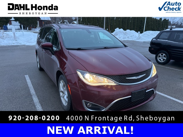 2017 Chrysler Pacifica Touring Plus's photo