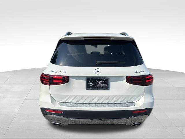 2025 Mercedes Benz GLB 250 4MATIC photo 3
