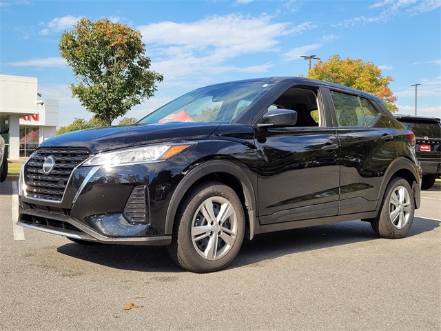 2025 Nissan Kicks Play S photo 3