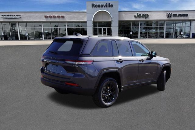 2025 Jeep Grand Cherokee Laredo Altitude photo 3