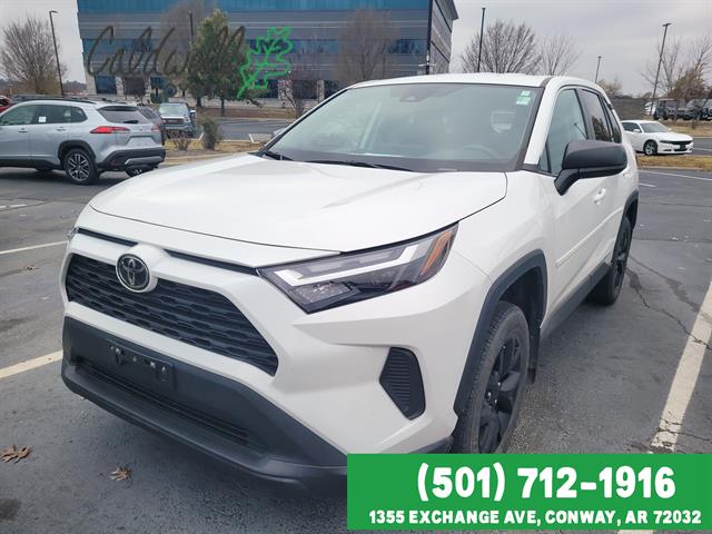 2023 Toyota RAV4 LE's photo