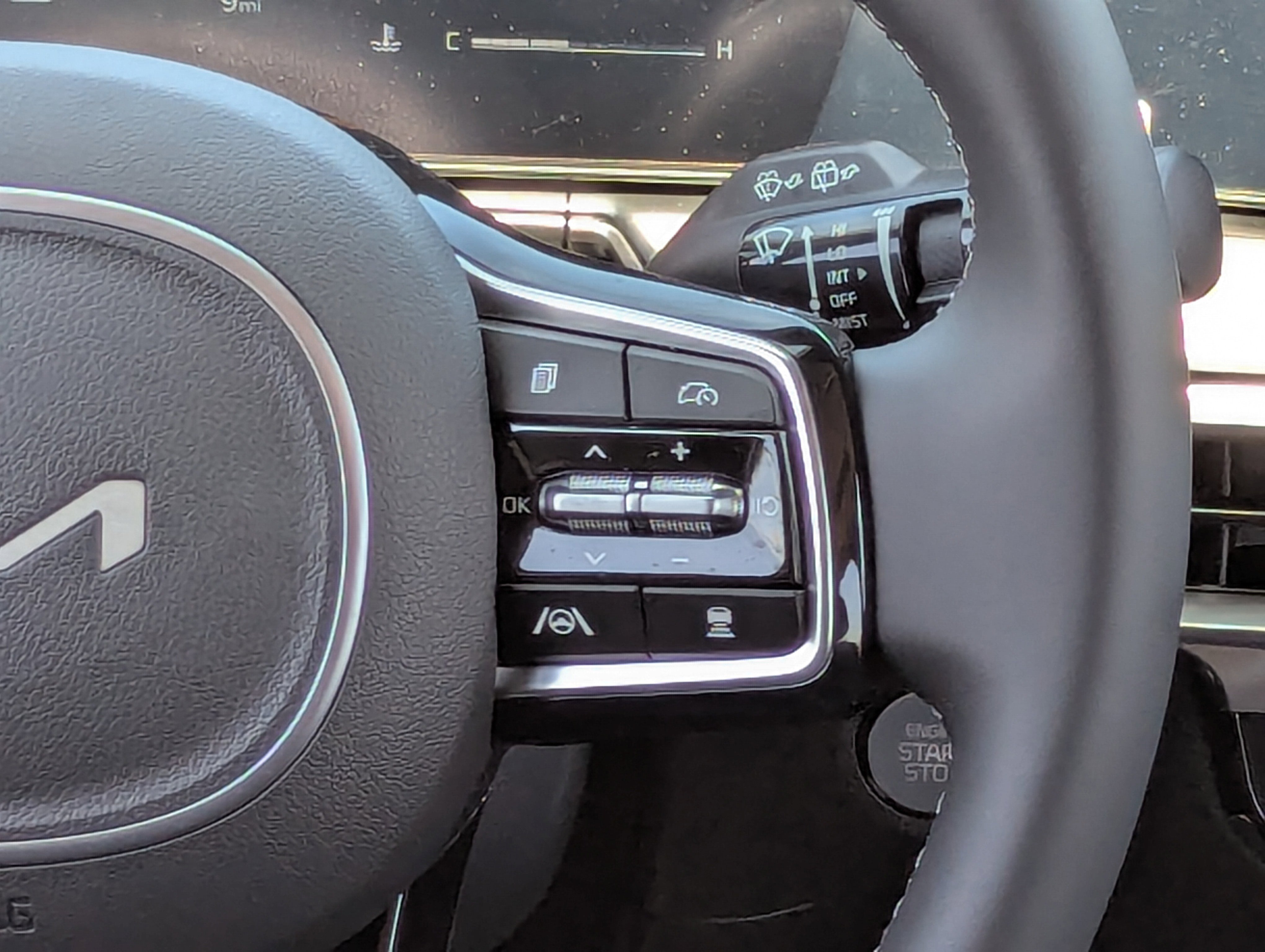 2025 Kia Sorento S photo 3