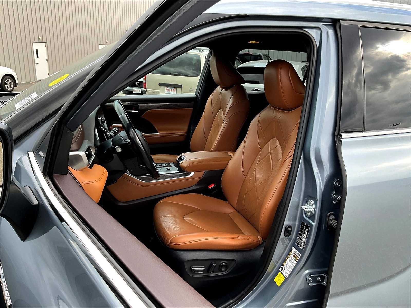 2021 Toyota Highlander Hybrid Platinum photo 10