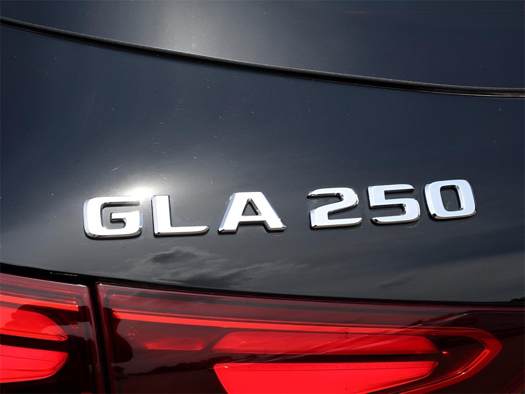 2025 Mercedes Benz GLA 250 4MATIC photo 7
