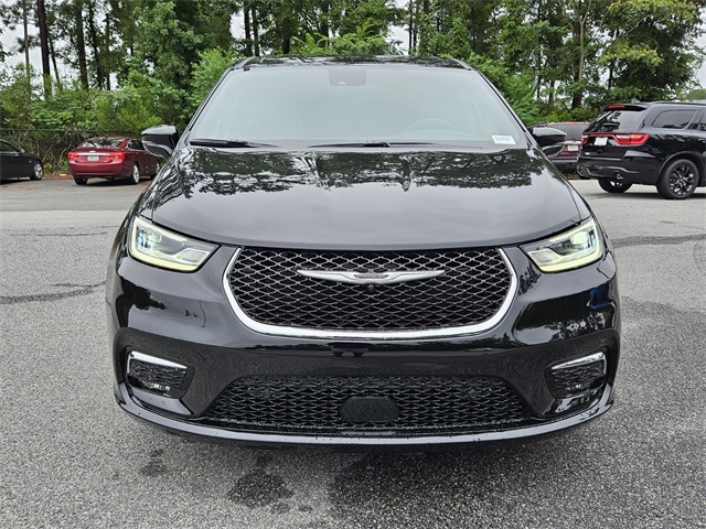 2026 Chrysler Pacifica photo 2