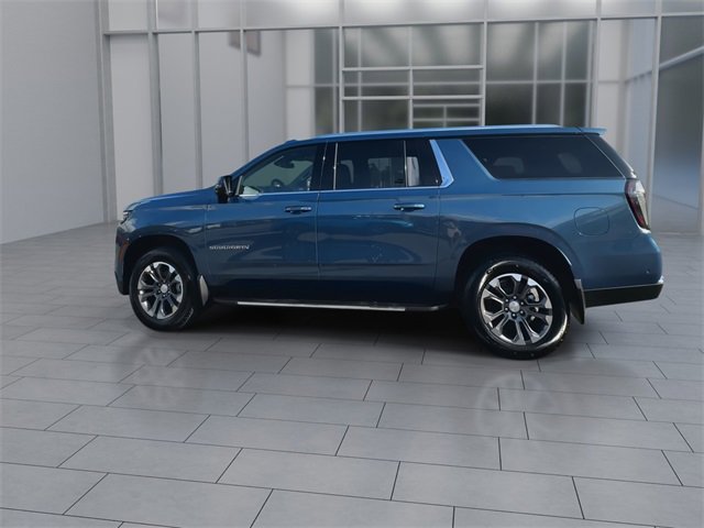 2025 Chevrolet Suburban LT photo 5