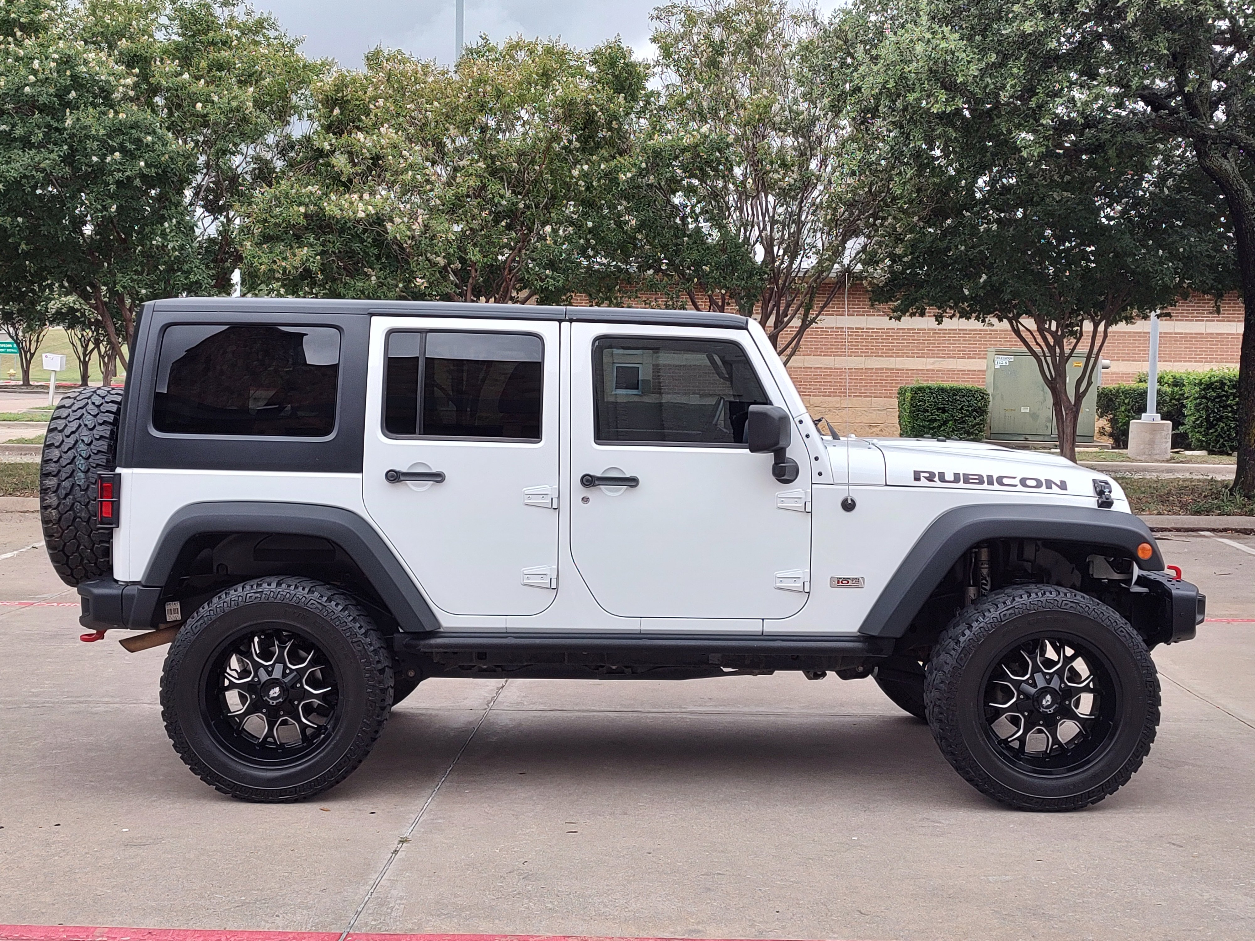 Used 2013 Jeep Wrangler Unlimited Rubicon with VIN 1C4BJWFGXDL615642 for sale in Kansas City