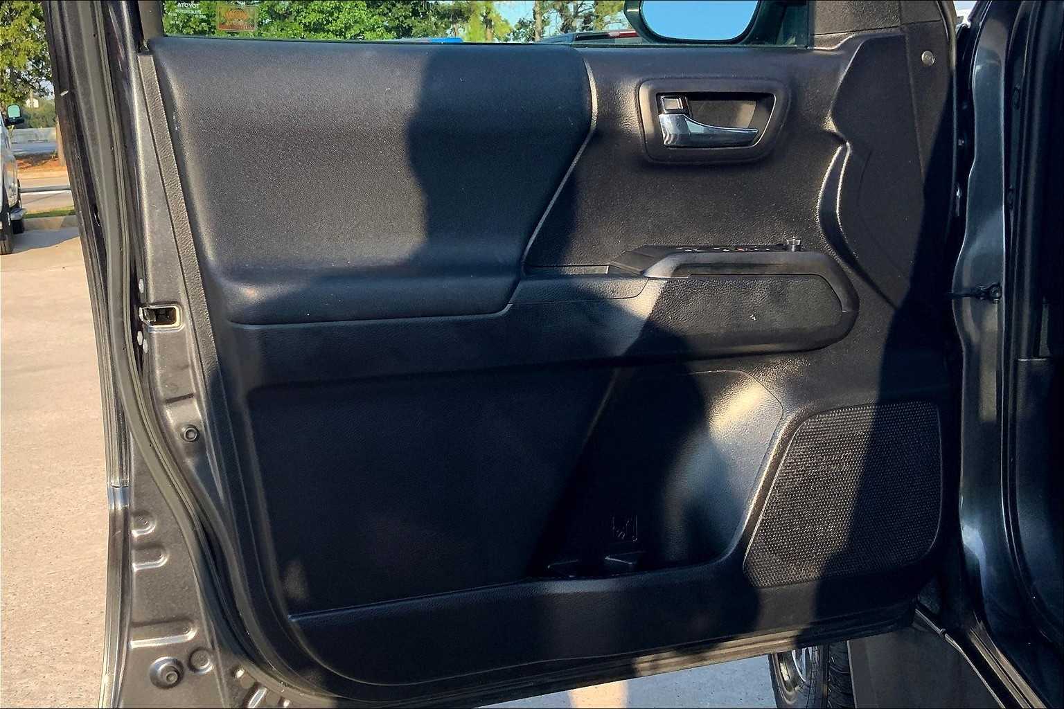 2019 Toyota Tacoma TRD photo 40