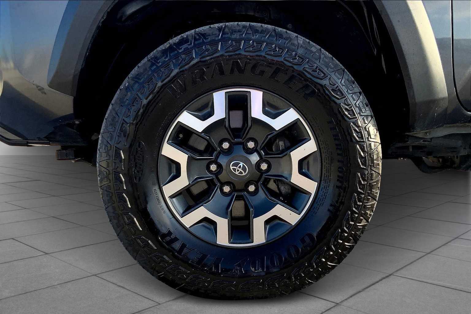 2023 Toyota Tacoma TRD photo 10