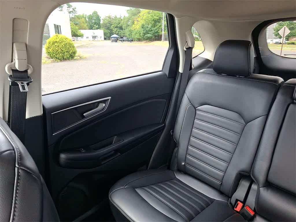 2022 Ford Edge SEL photo 9