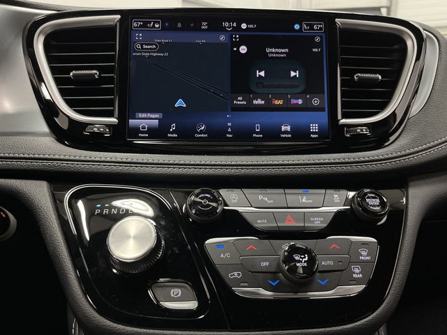 2026 Chrysler Pacifica Limited photo 8