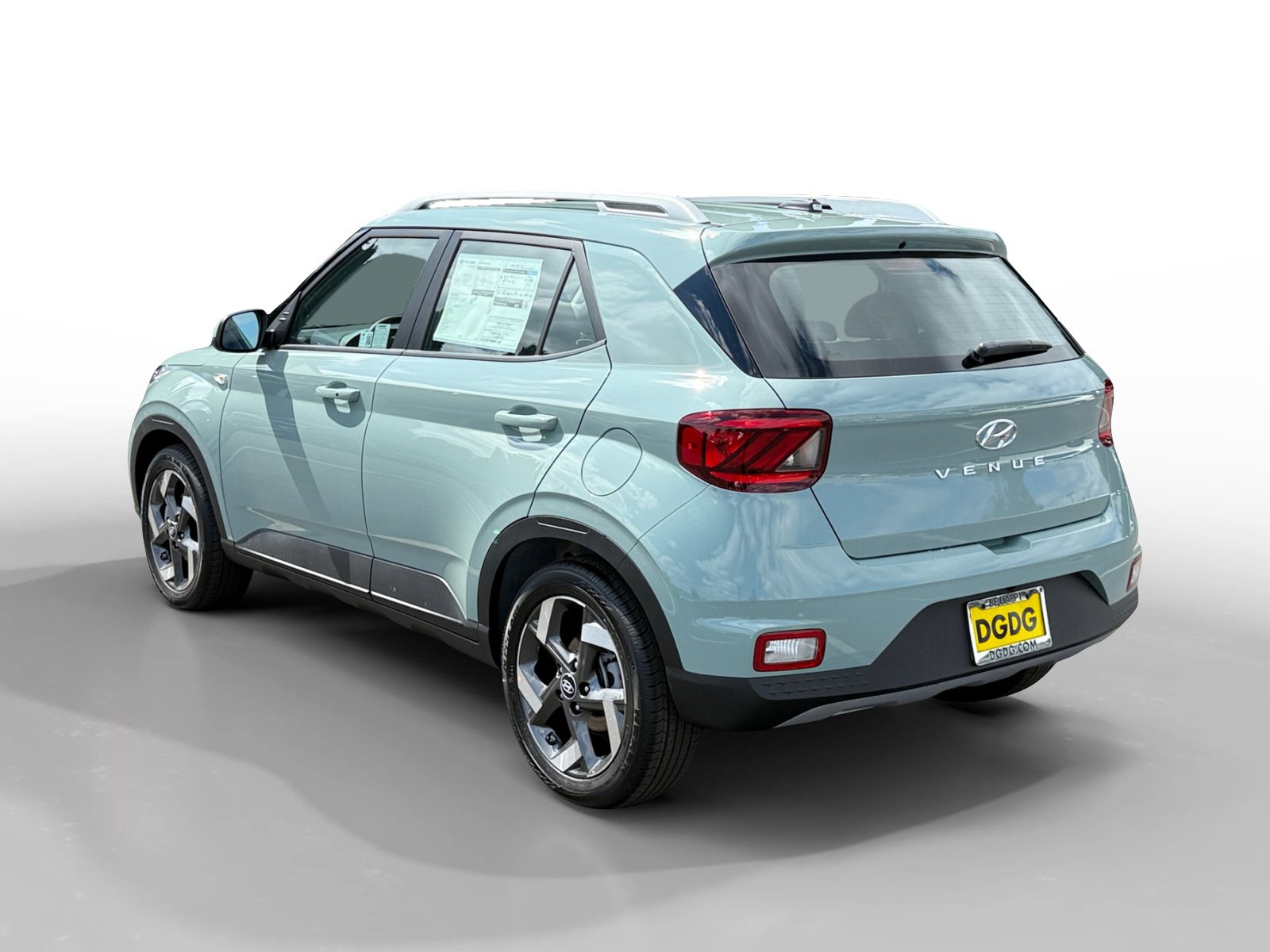 2025 Hyundai Venue SEL photo 2