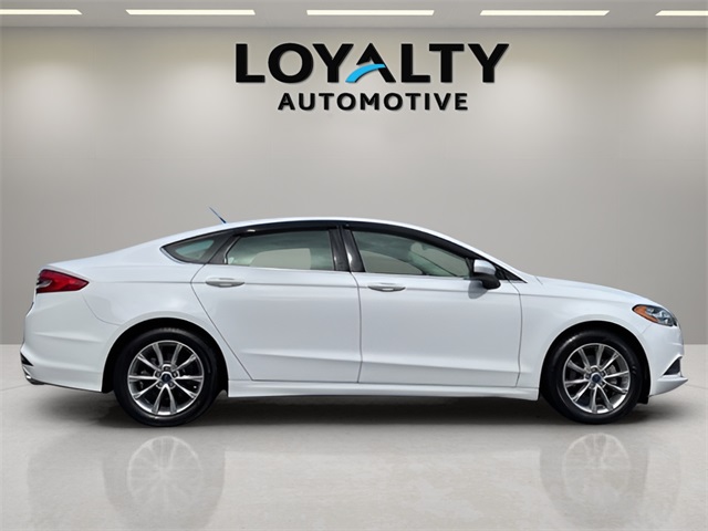 2017 Ford Fusion SE photo 6