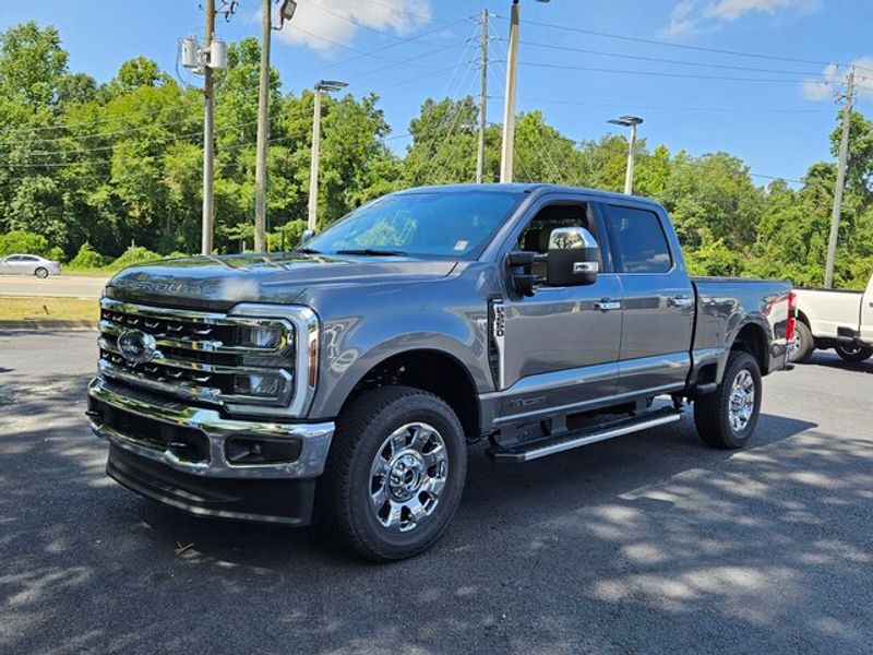 2025 Ford F-250 Lariat photo 3