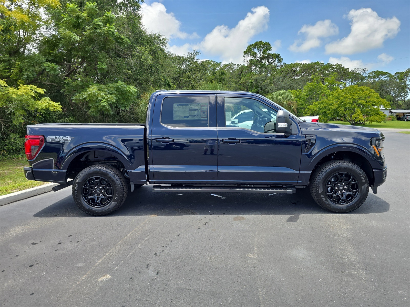 2025 Ford F-150 XLT photo 3