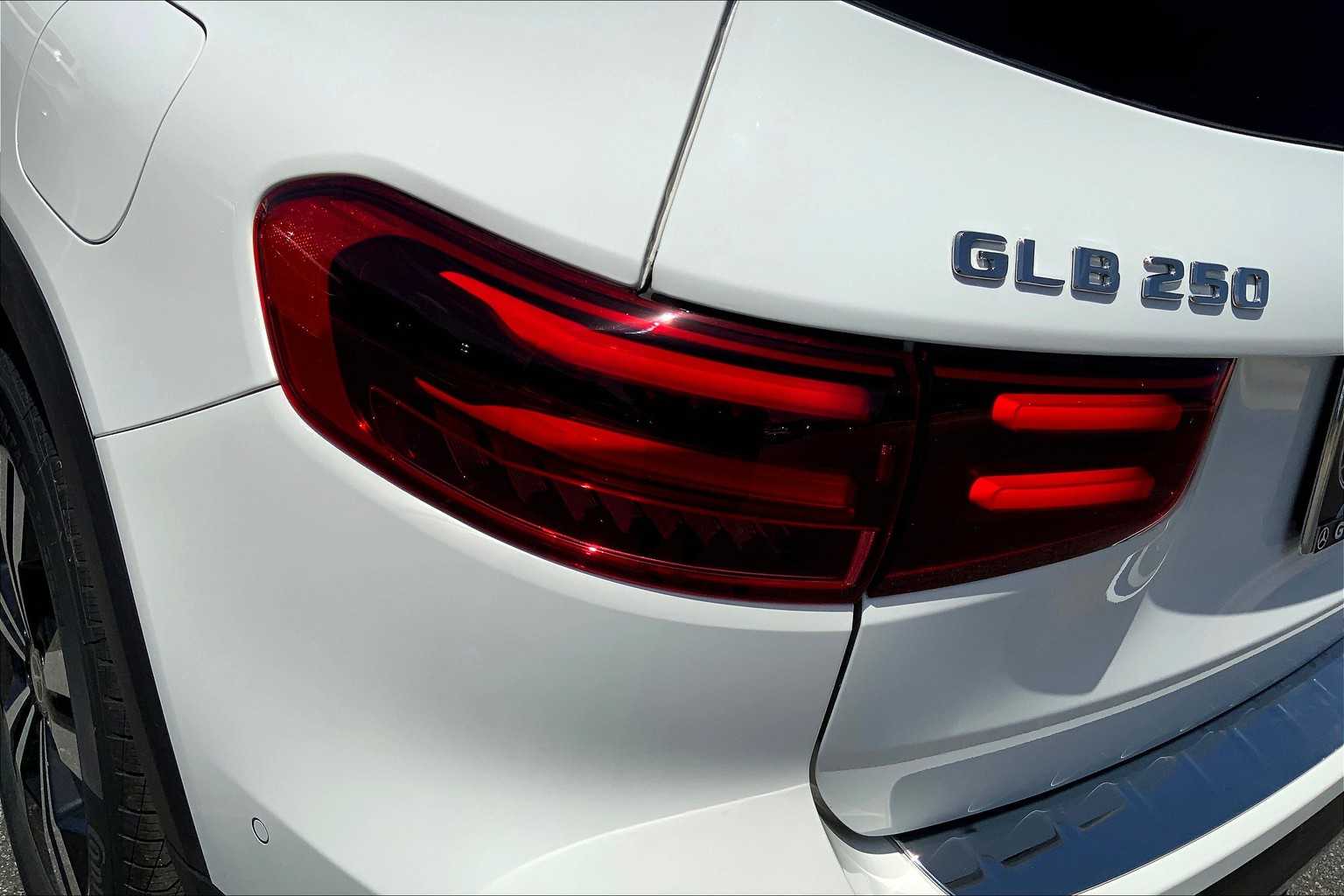 2025 Mercedes Benz GLB 250 photo 6