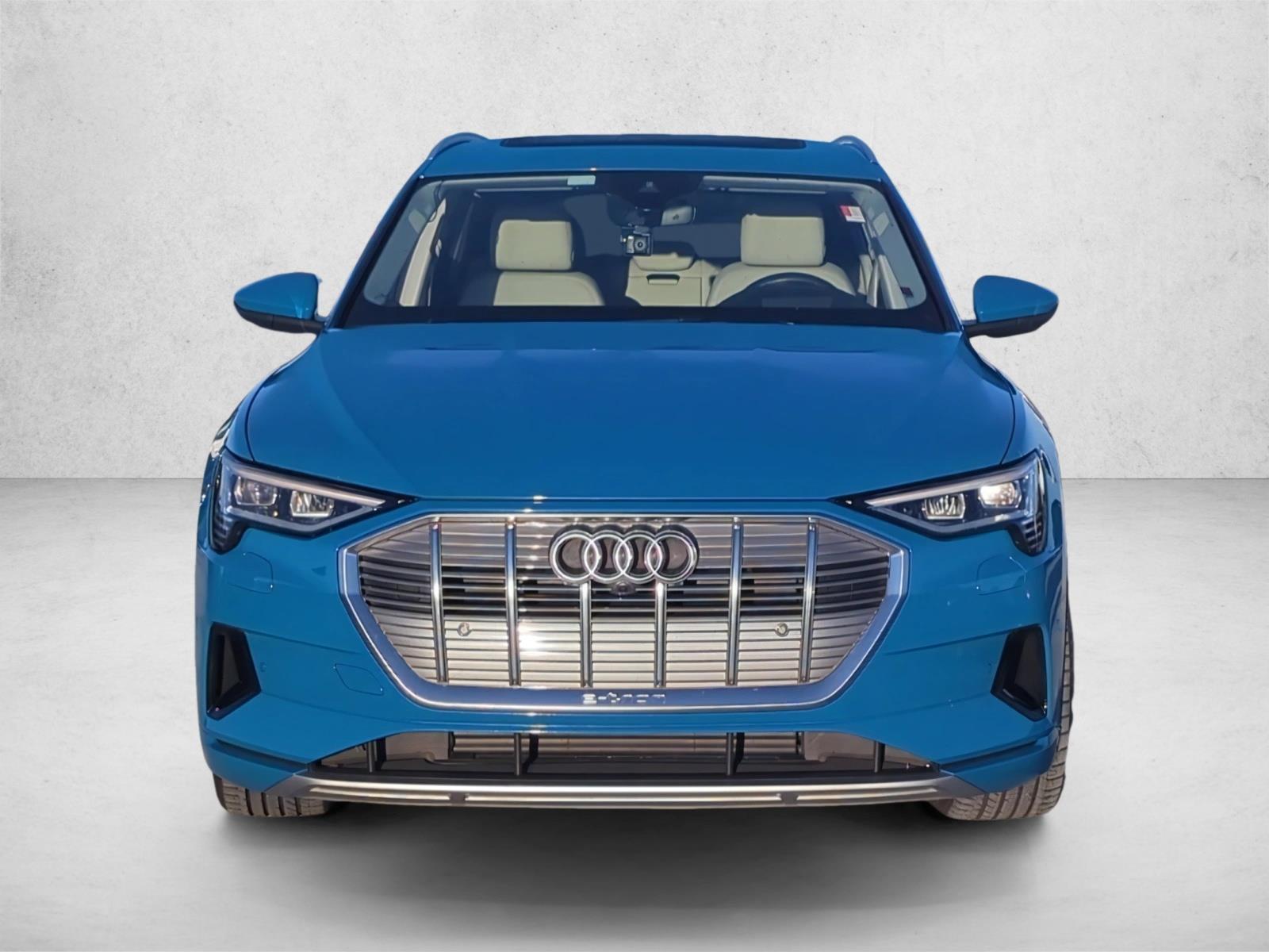 2019 Audi e-tron Premium Plus photo 2