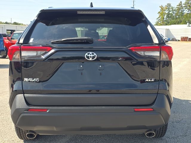2021 Toyota RAV4 XLE photo 3