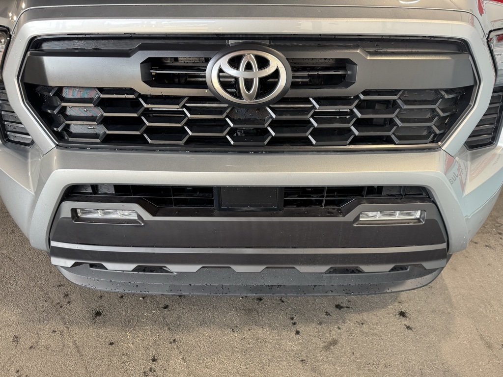 2025 Toyota Tacoma photo 8