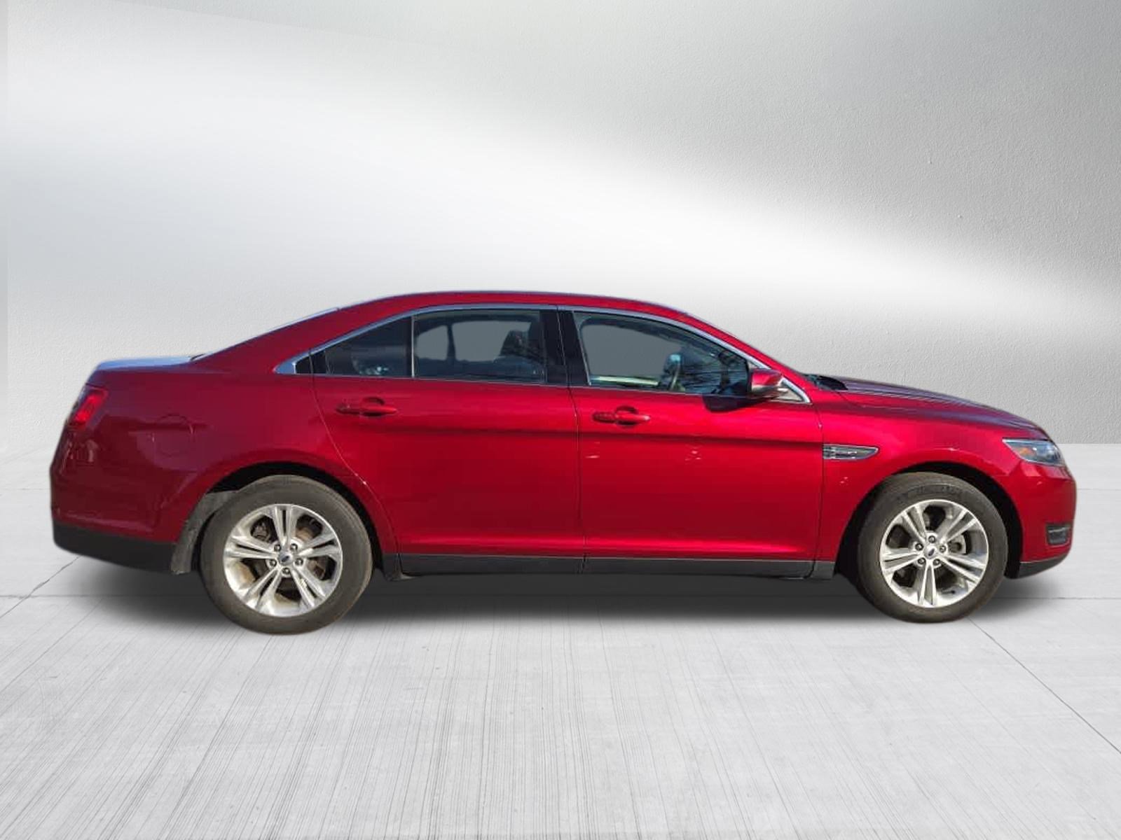 2019 Ford Taurus SEL photo 2