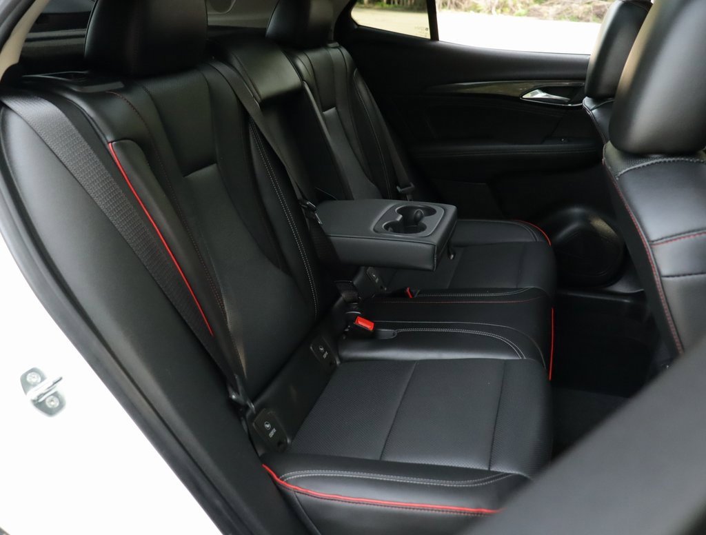 Used 2022 Summit White Buick Essence image 30