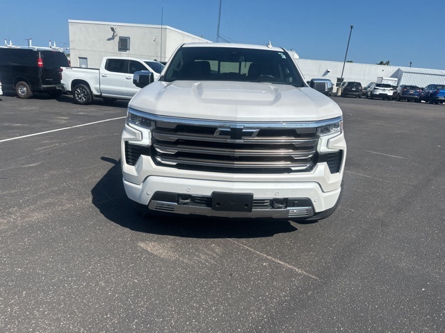 2022 Chevrolet Silverado 1500 High Country photo 2