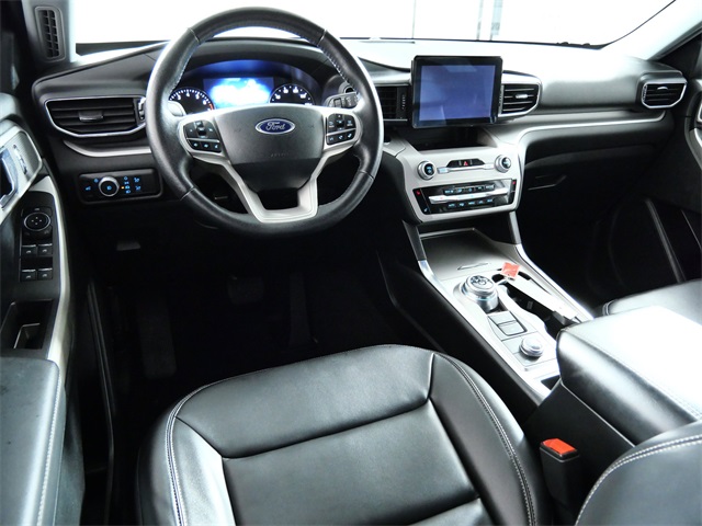 2023 Ford Explorer XLT photo 3