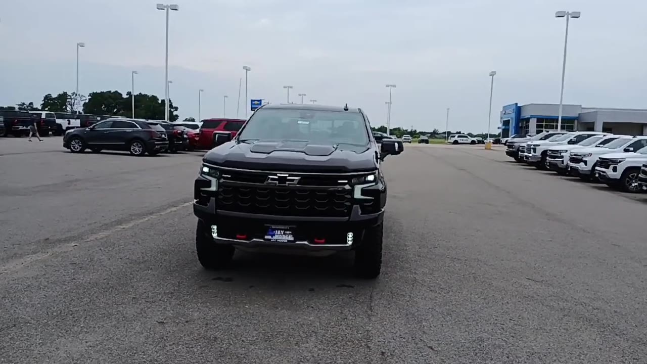 2025 Chevrolet Silverado 1500 ZR2 photo 2