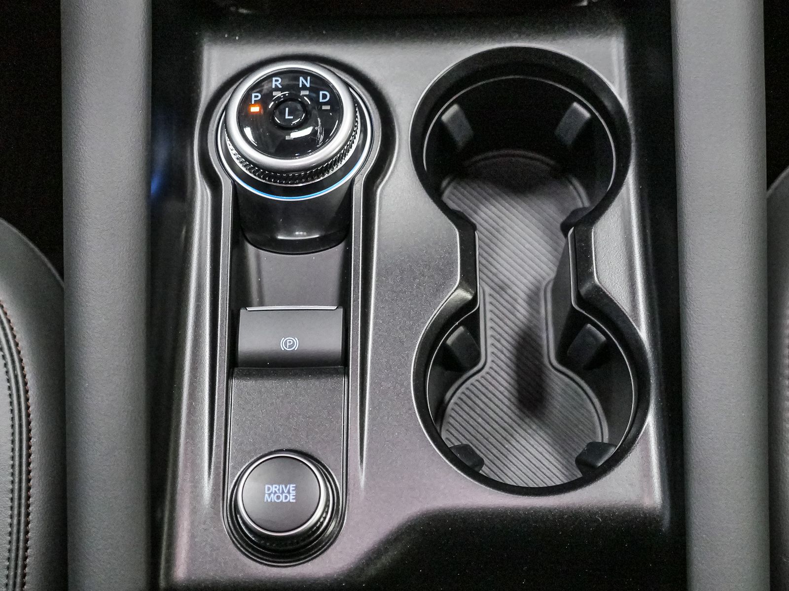 2025 Ford Explorer photo 26