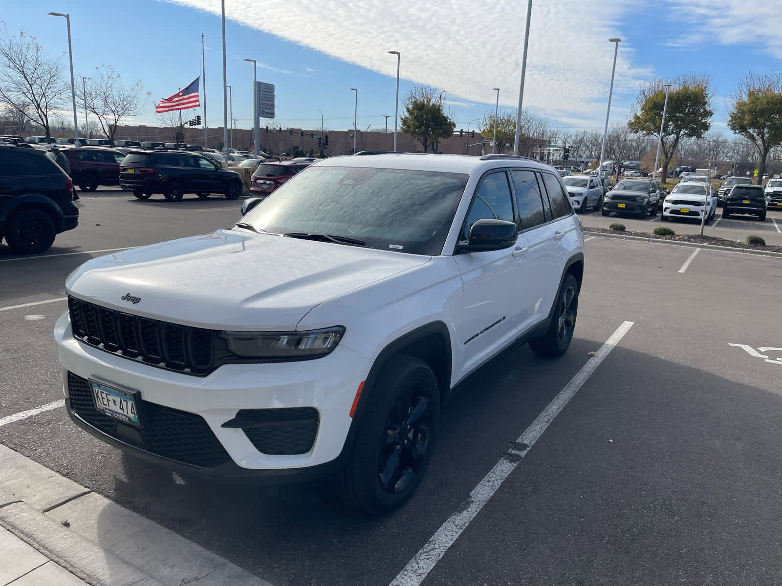 2023 Jeep Grand Cherokee Laredo Altitude photo 2