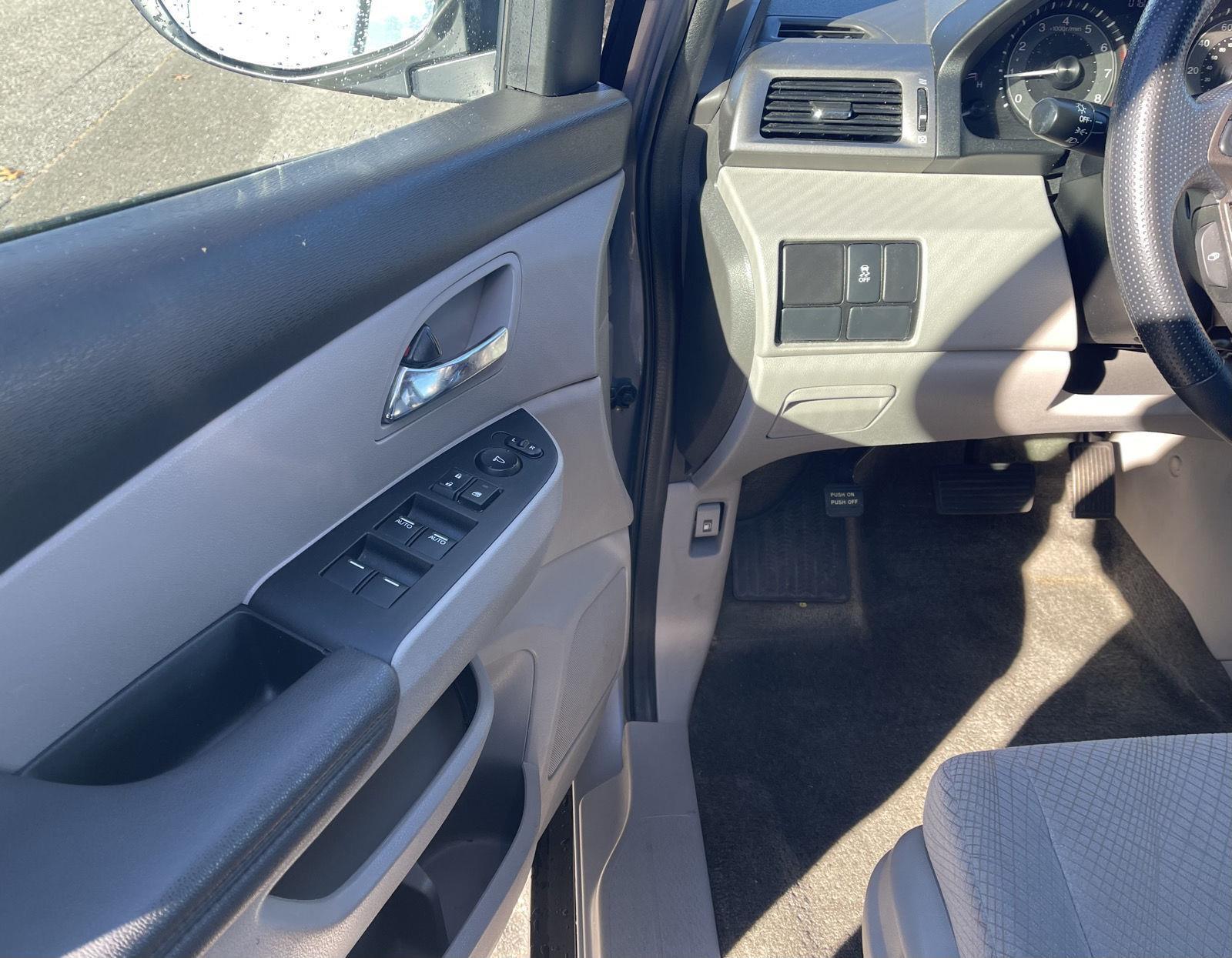 Used 2016 Honda Odyssey LX with VIN 5FNRL5H2XGB105707 for sale in Manchester, CT