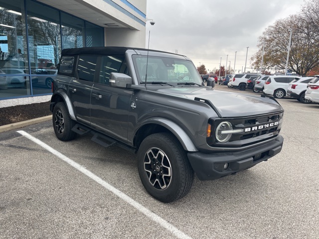 2023 Ford Bronco Outer Banks photo 2
