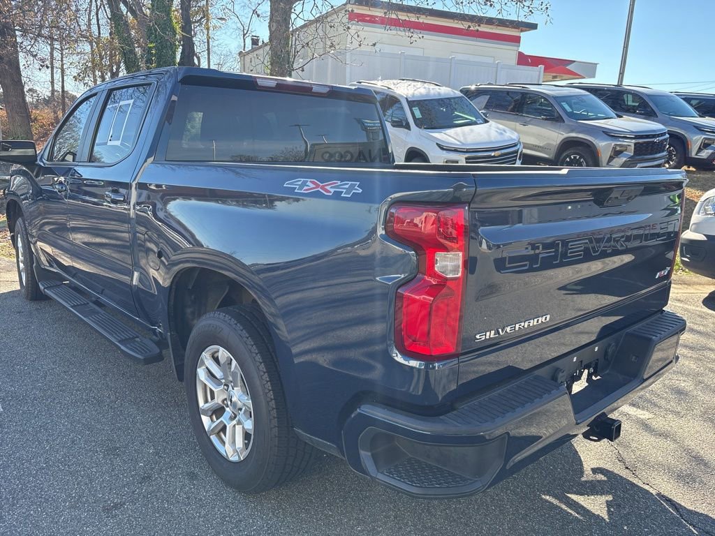 2023 Chevrolet Silverado RST photo 3