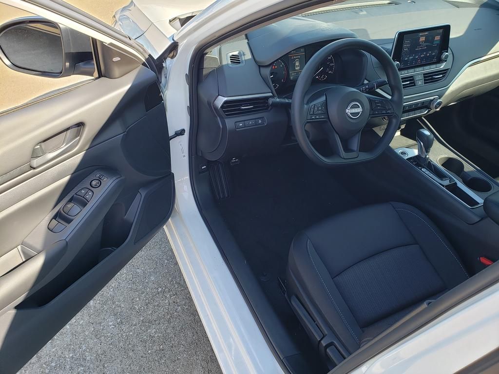 2025 Nissan Altima 2.5 S photo 4
