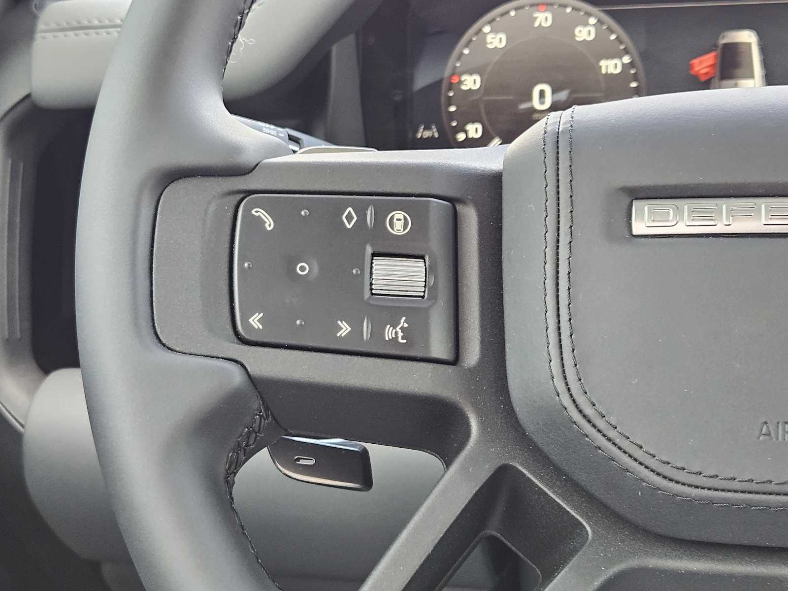 2025 Land Rover Defender 130 V8 photo 26