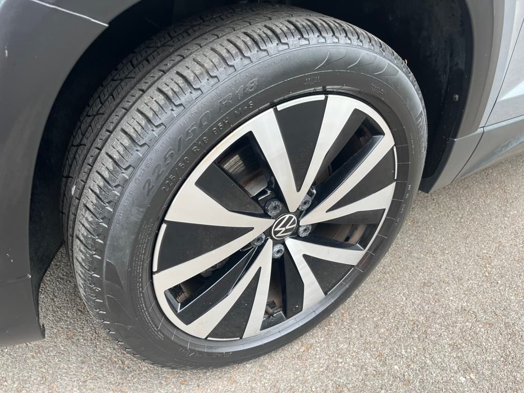 2022 Volkswagen Taos SE photo 2