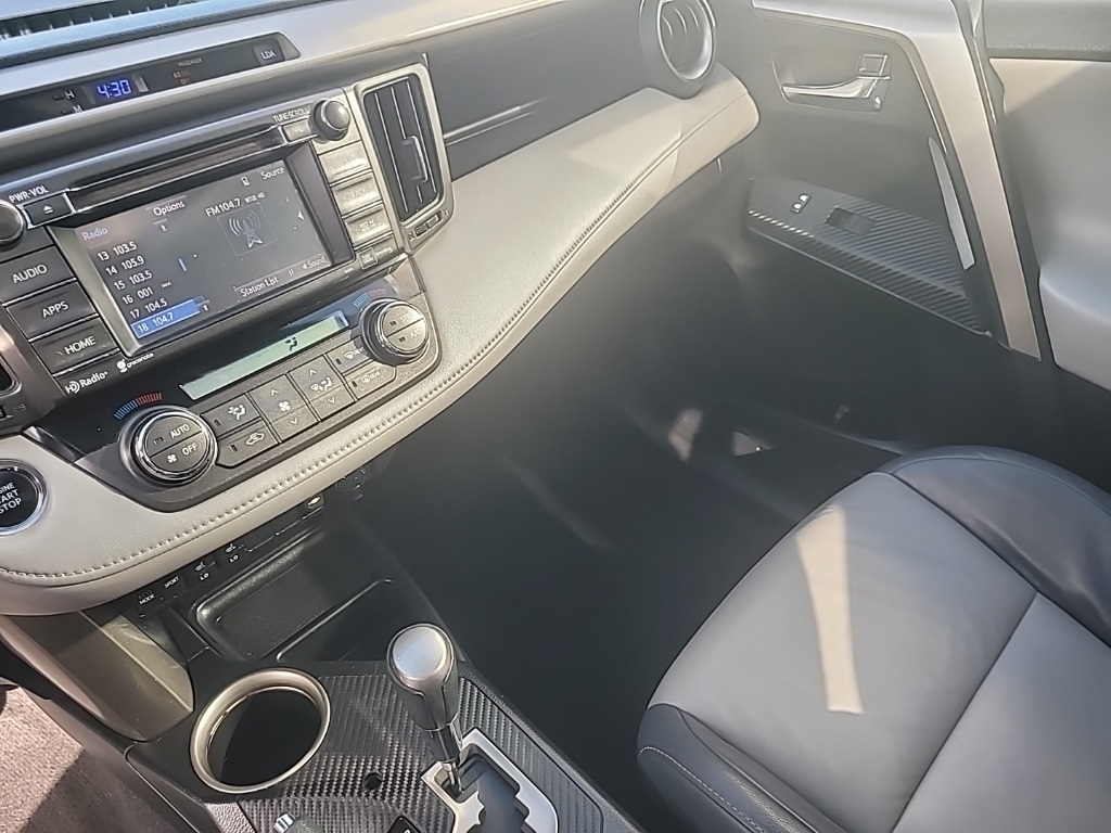 2015 Toyota RAV4 Limited photo 8