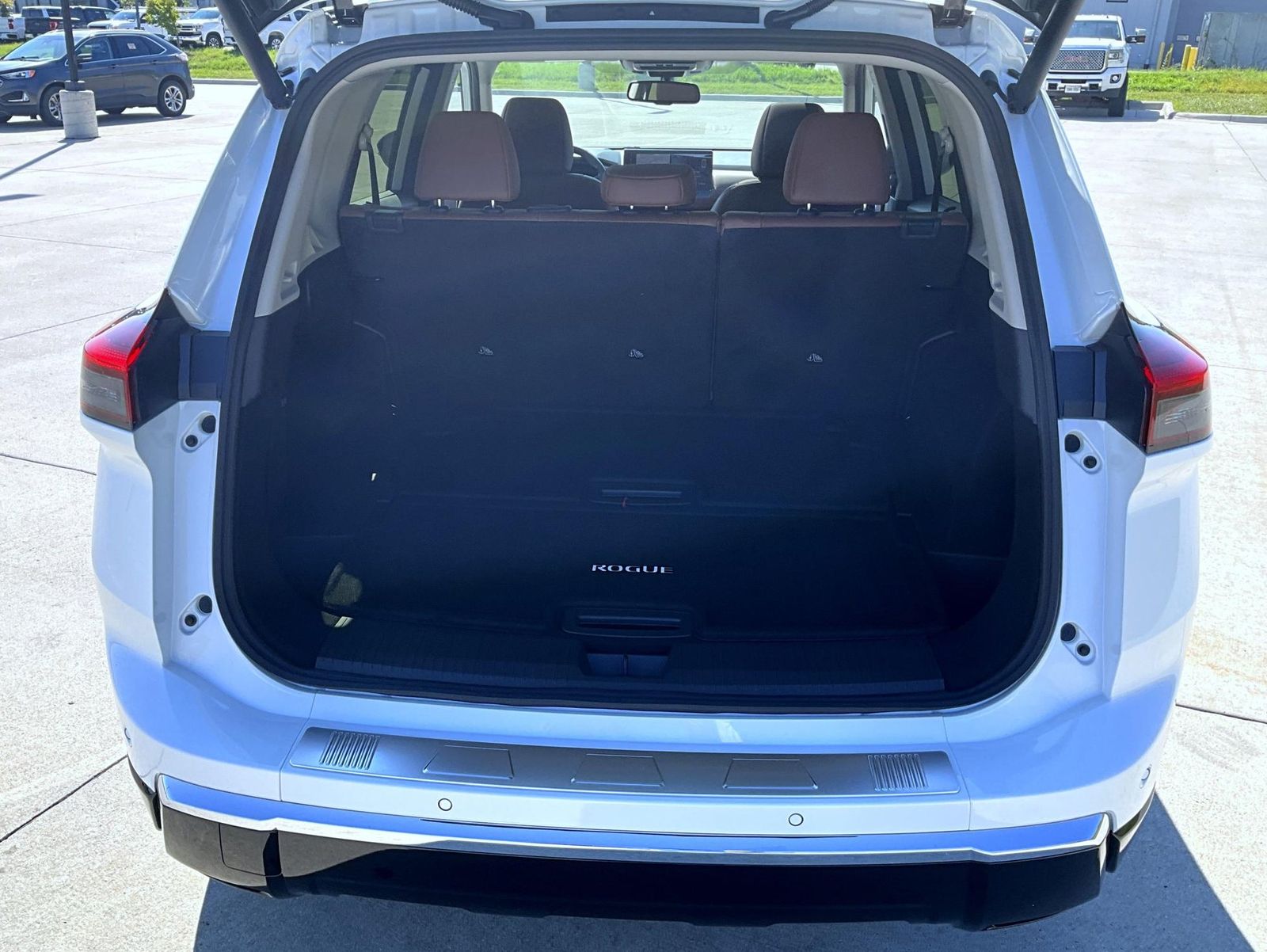 2026 Nissan Rogue Platinum photo 9