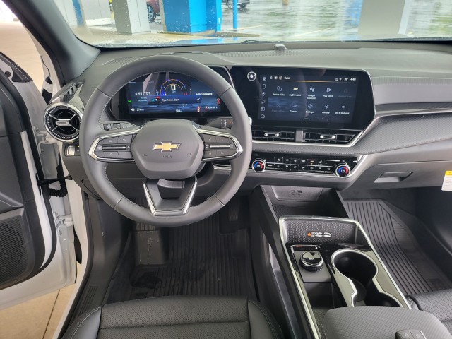 2026 Chevrolet Equinox LT photo 2