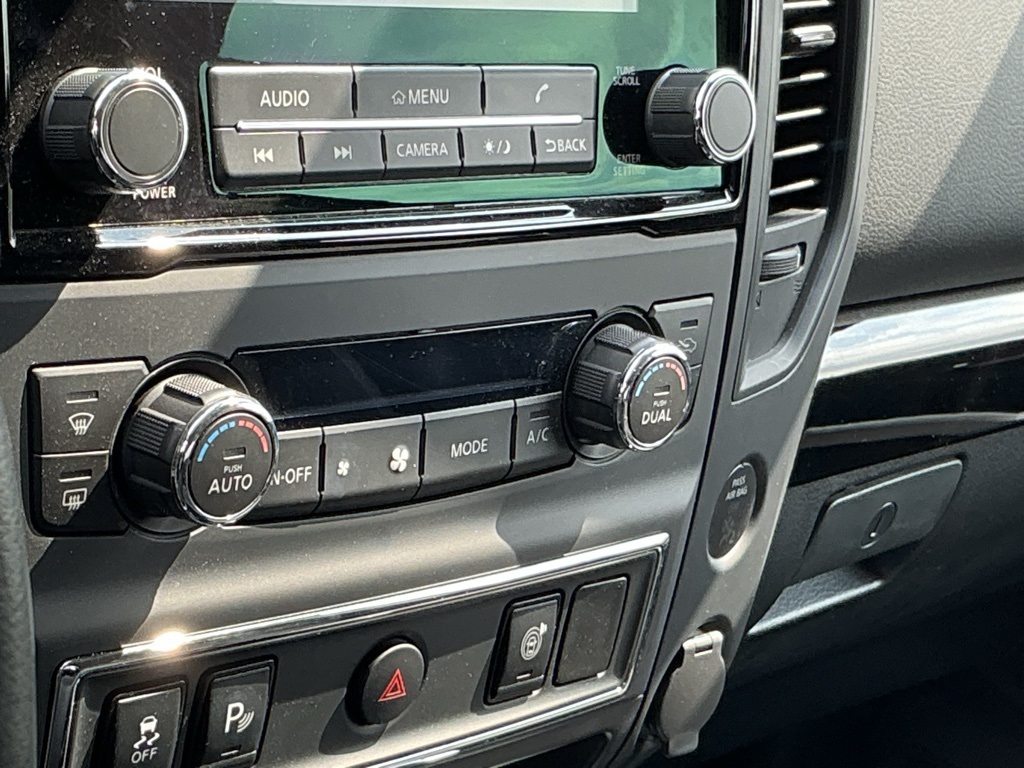 2024 Nissan Titan SV photo 6
