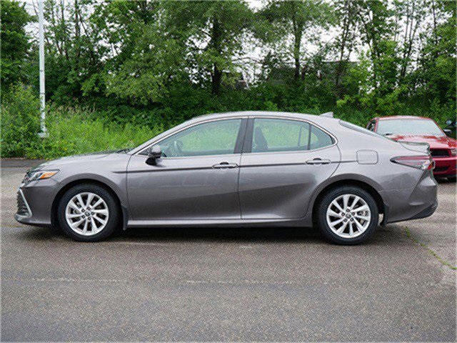 2023 Toyota Camry LE photo 4