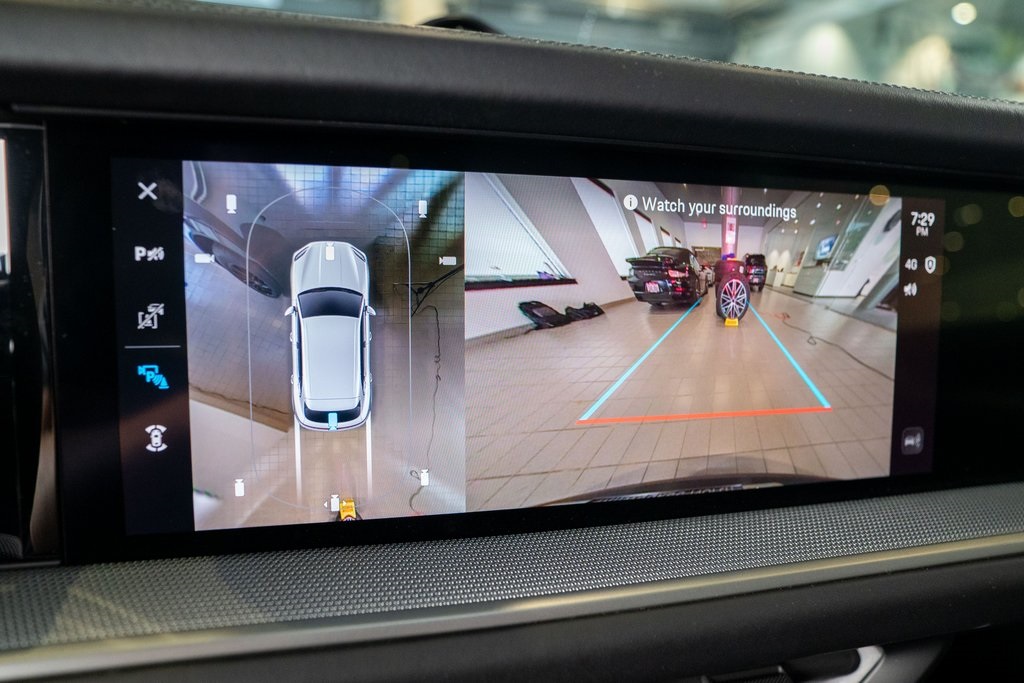 2025 Porsche Cayenne photo 28