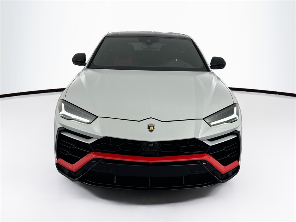 2022 Lamborghini Urus photo 2