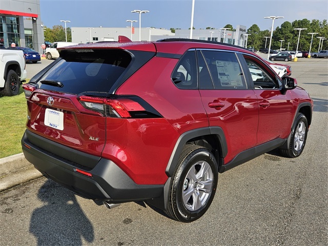 2025 Toyota RAV4 XLE photo 14