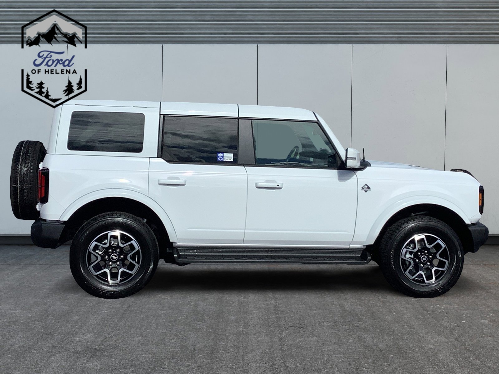 2025 Ford Bronco Outer Banks photo 4