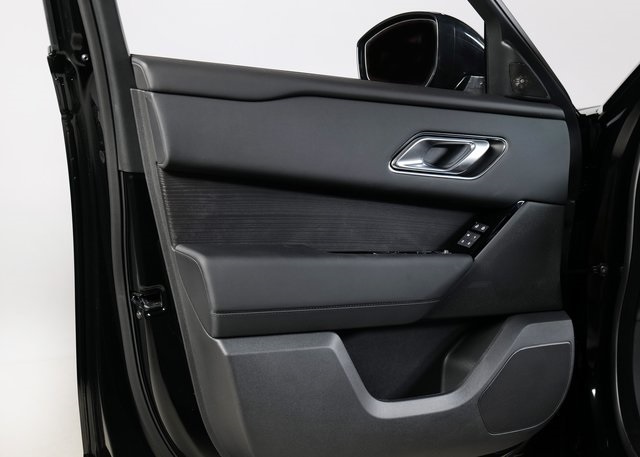 2026 Land Rover Range Rover Velar SE photo 18