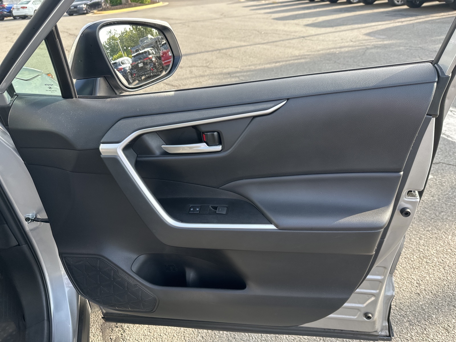 2023 Toyota RAV4 Hybrid SE photo 26