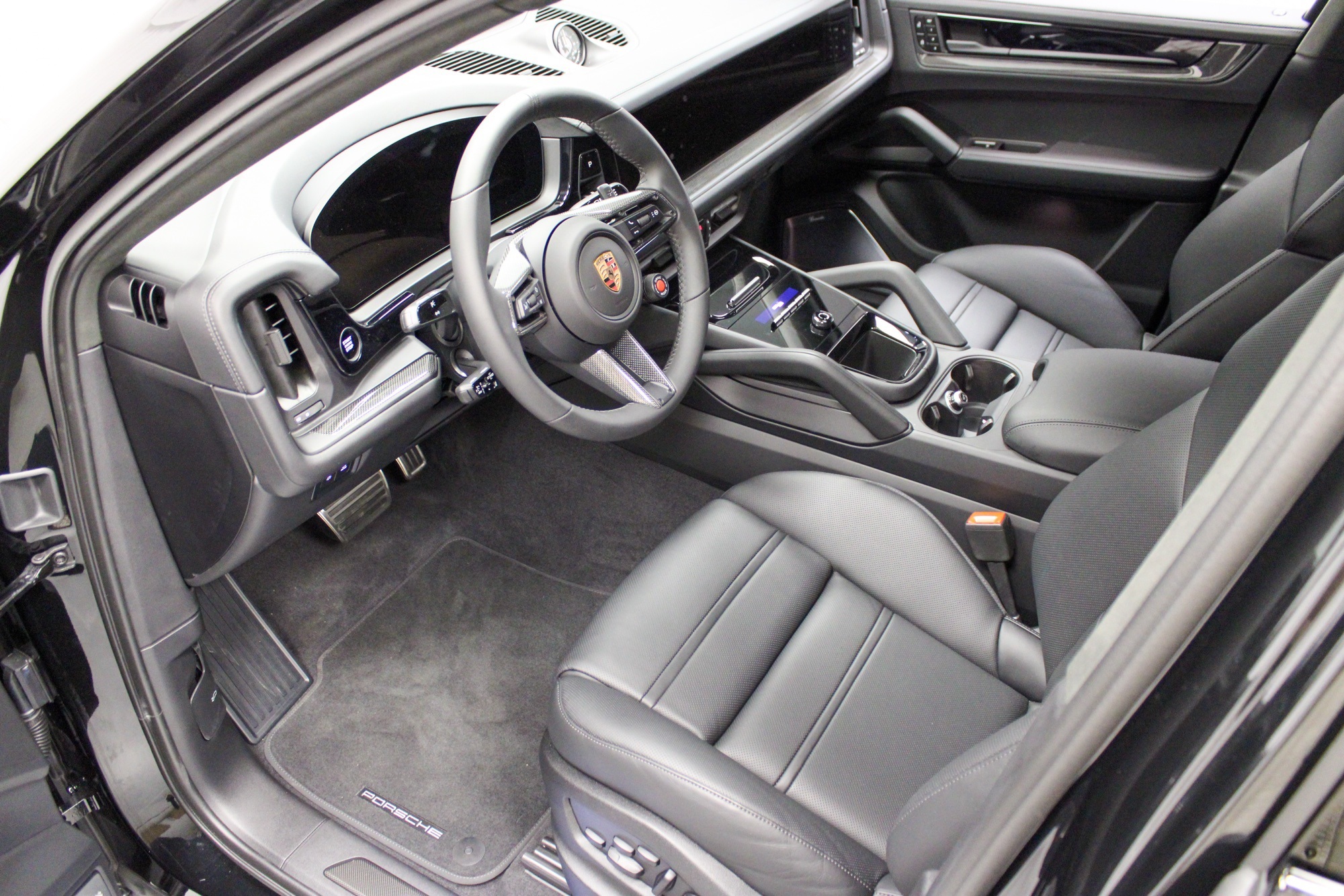 2025 Porsche Cayenne Coupe Turbo GT photo 4