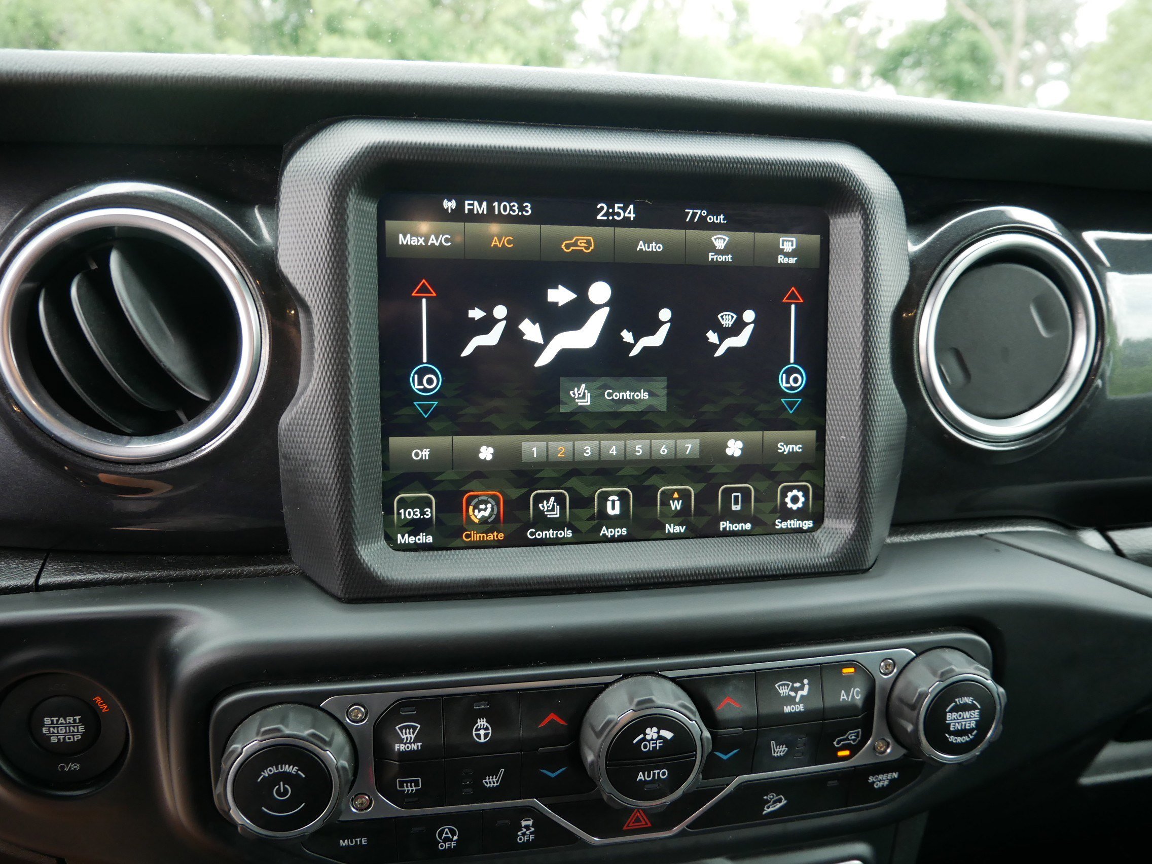 2020 Jeep Wrangler Unlimited Sahara Altitude photo 28