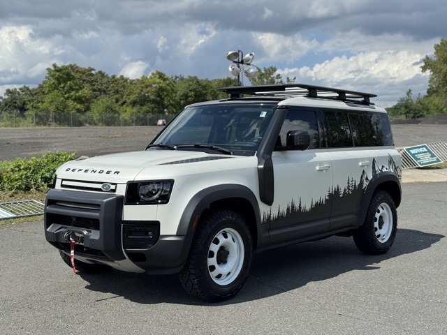2024 Land Rover Defender S's photo